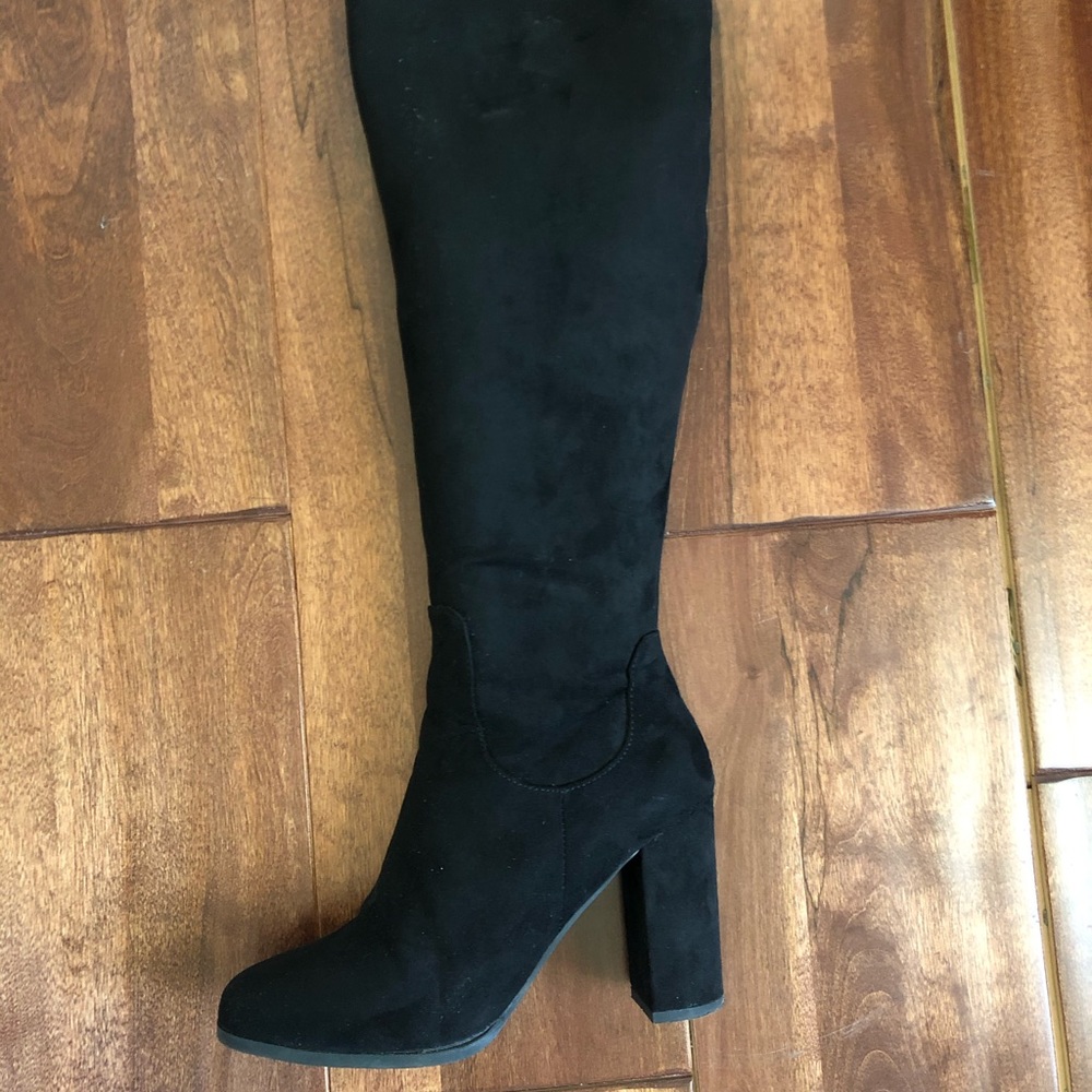 Black healed boots